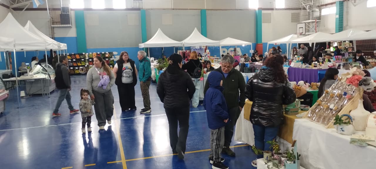 El Municipio de Río Grande consolida el programa Mercado en tu Barrio con descuentos de hasta el 40% y confirma su agenda para fin de año.