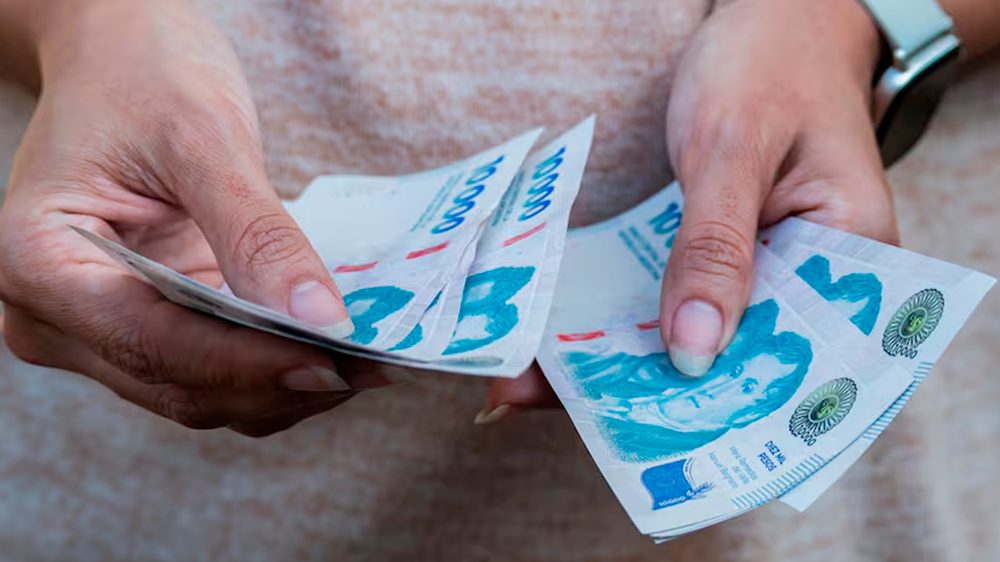 Aumento para bancarios cuánto cobran y cuánto es el bono por el Día del Bancario