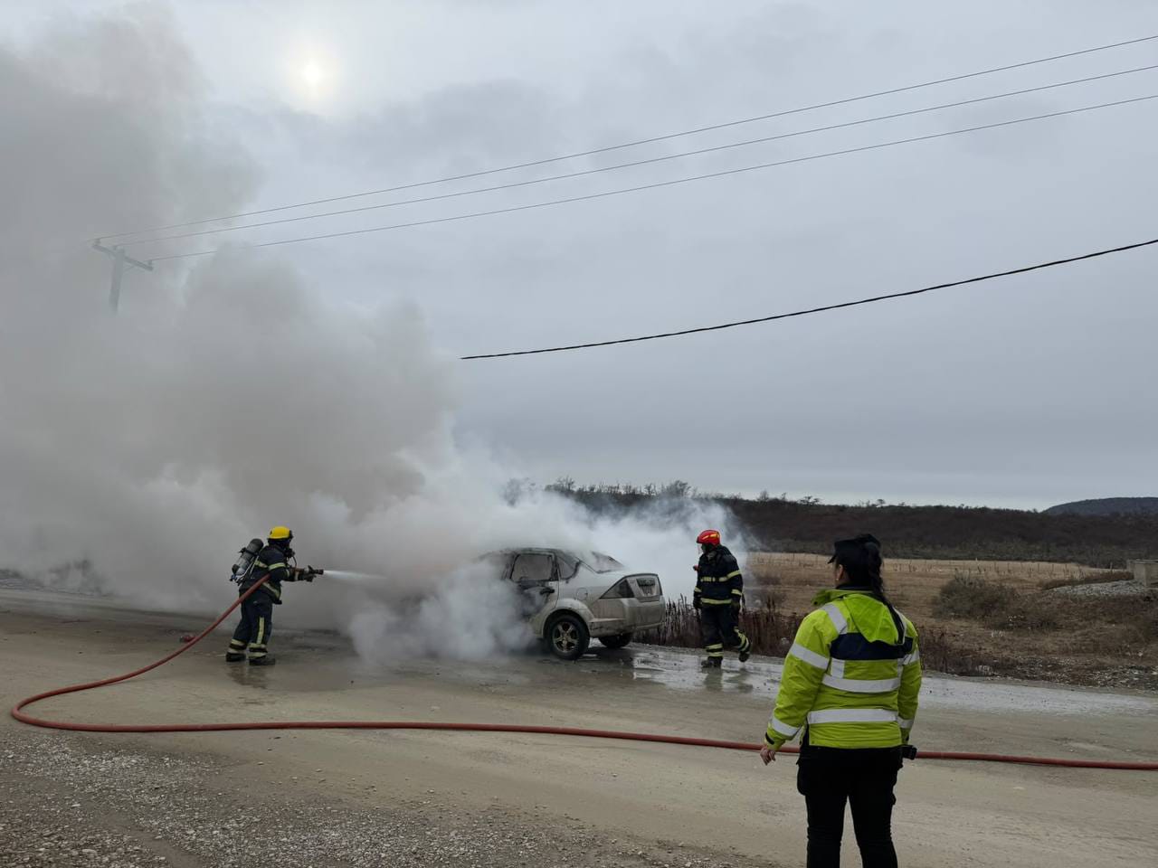 Un vehículo se incendió en Tolhuin por una falla mecánica: no hubo heridos