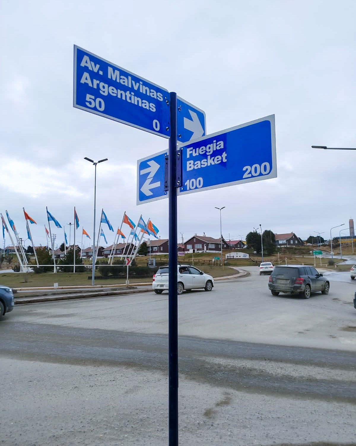 Ushuaia avanza en la renovación de la señalética vial e incorpora nuevos criterios de accesibilidad