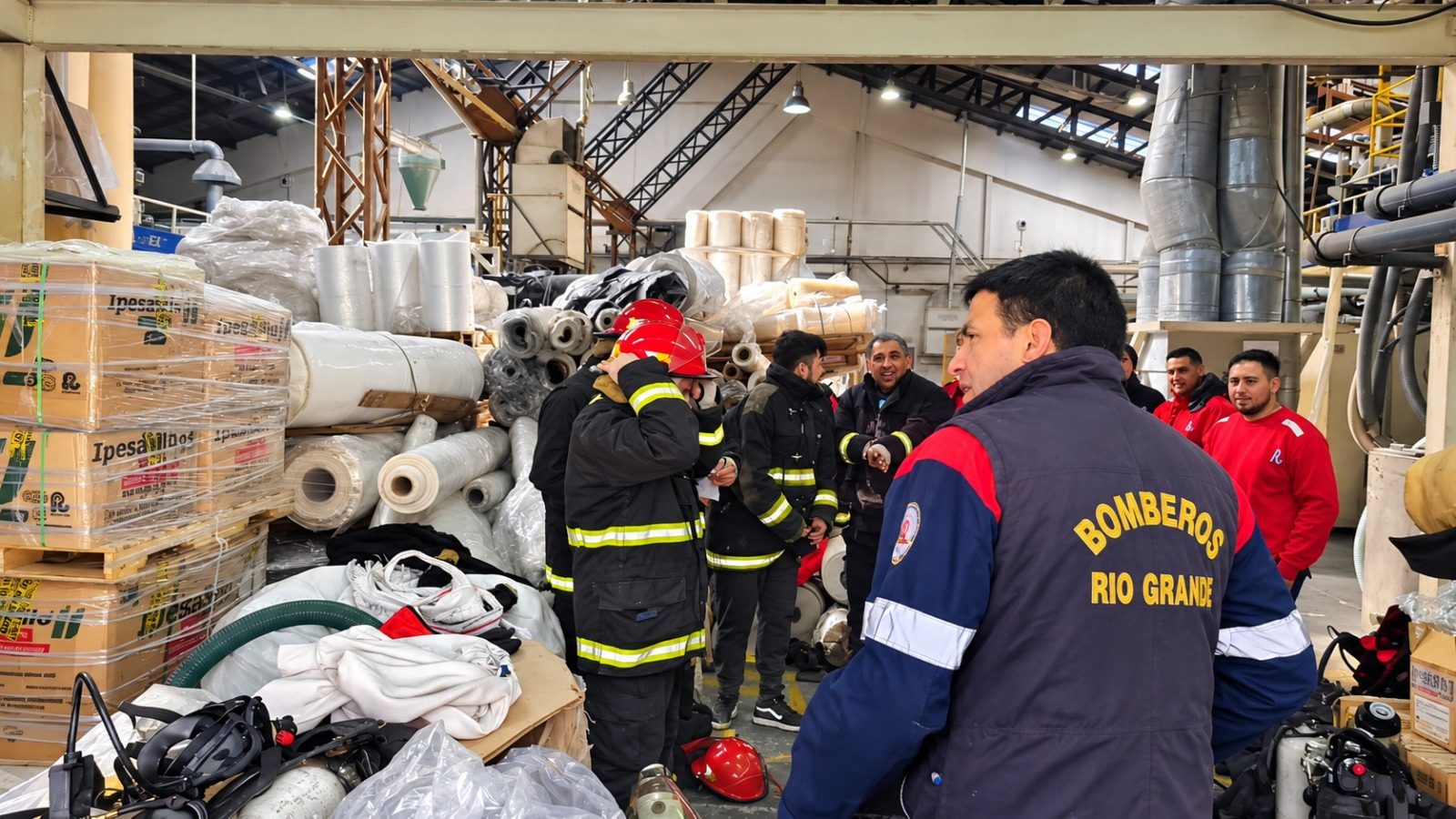 Prevención en el ámbito industrial: Bomberos Voluntarios de Río Grande capacitan a la brigada de la fábrica Río Chico