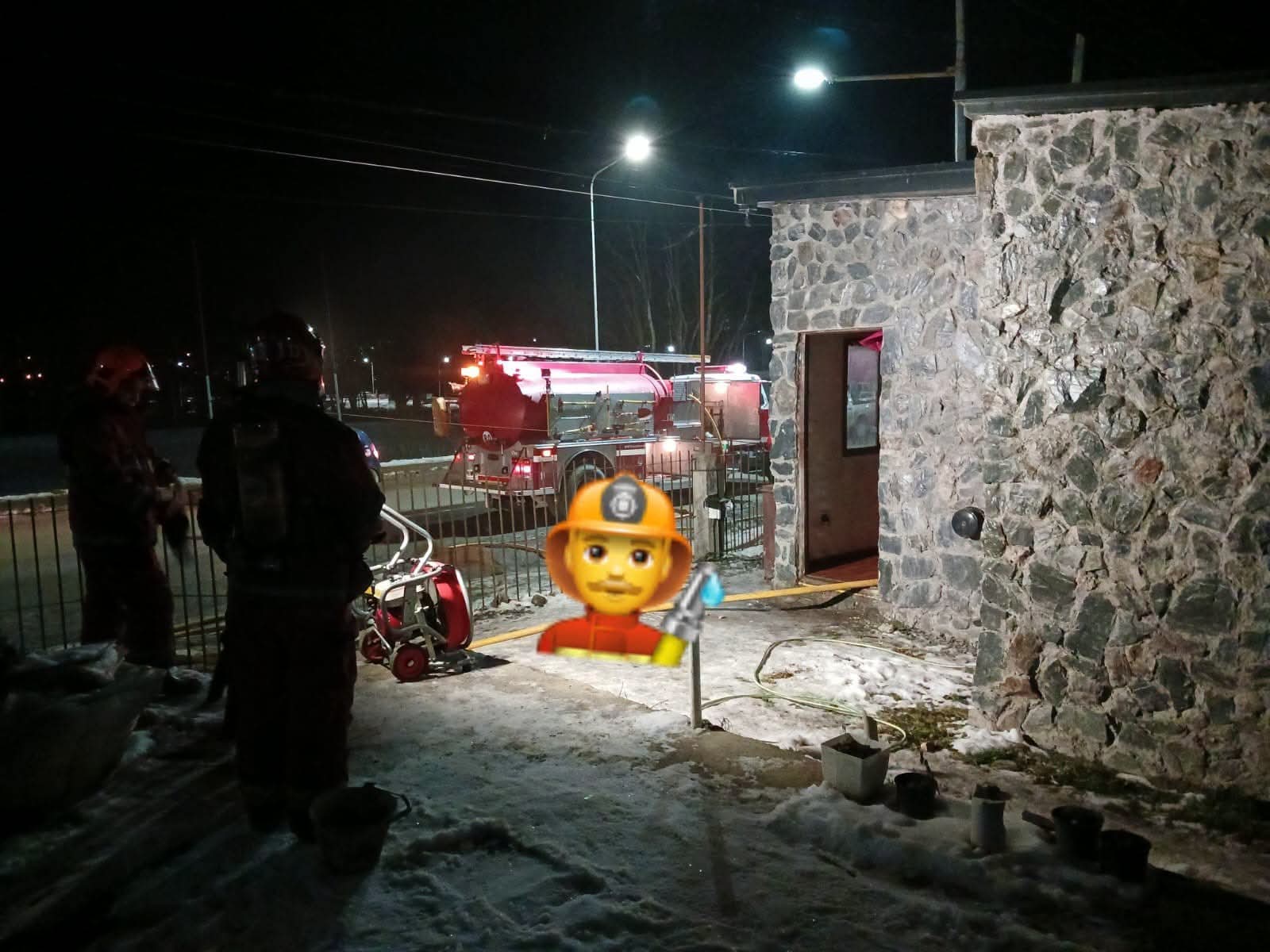 Un trabajador quedó atrapado en una máquina sobadora y debió ser rescatado por los bomberos