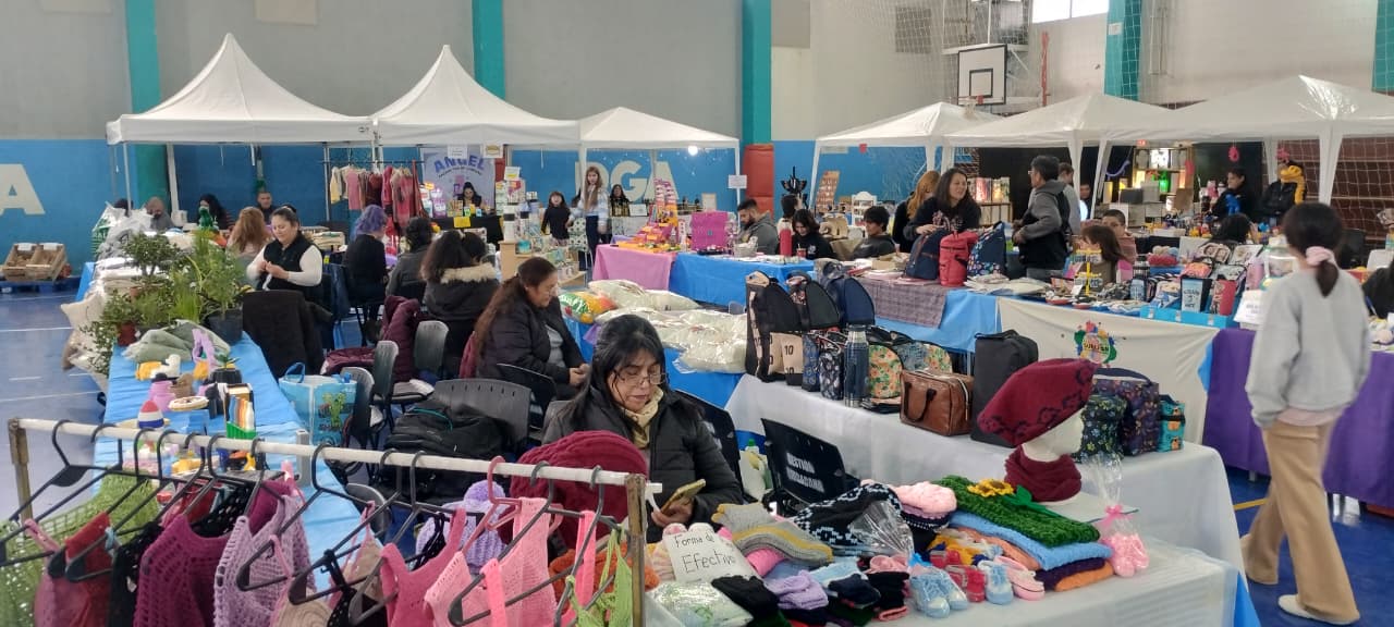 El Municipio de Río Grande consolida el programa Mercado en tu Barrio con descuentos de hasta el 40% y confirma su agenda para fin de año.